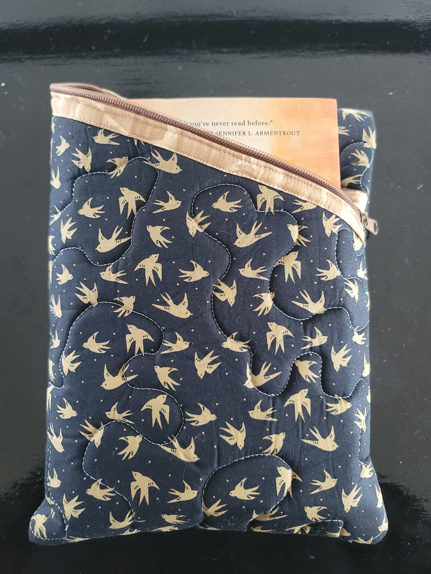 Padded Book or E-Reader Sleeve with Zipper - ROMANTICONN